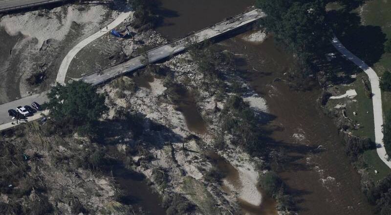 瞬间灭顶！德州洪水惊悚缩时影片曝 专家揭山洪走廊原因