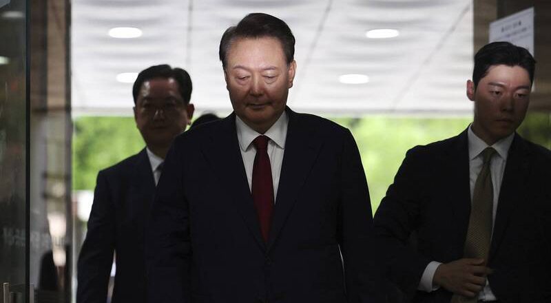 恐灭证！南韩前总统尹锡悦又被捕 法院凌晨急签逮捕令