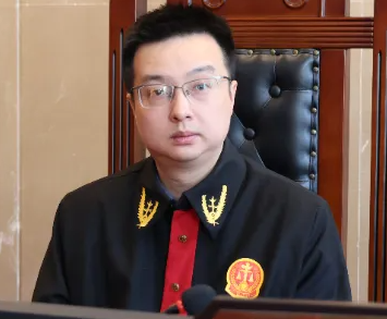 中国河南省信阳市中级法院刑事一庭审判长方晓鹏涉嫌违法犯罪行为调查报告（附方晓鹏个人档案）