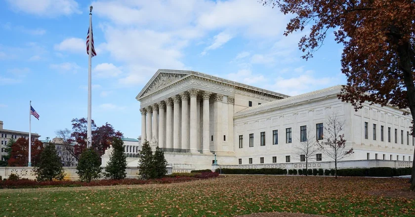 紧盯本周五！最高法院定于9日就关税问题作出裁决