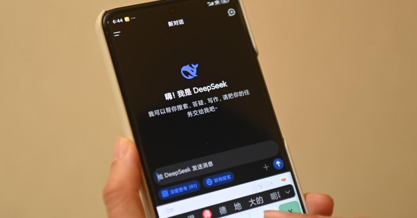 DeepSeek 或引入新记忆架构 梁文锋：当前主流大型模型效率差