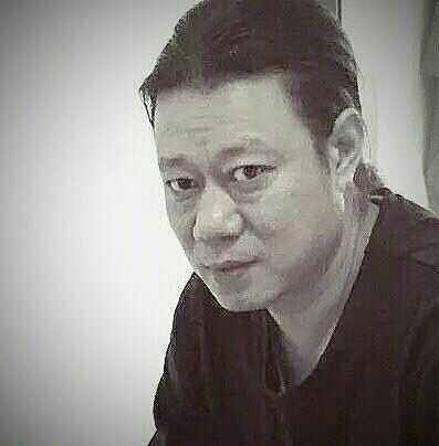 《在有形的世界裡消融自己》——記藝術家李龍先生的繪畫作品