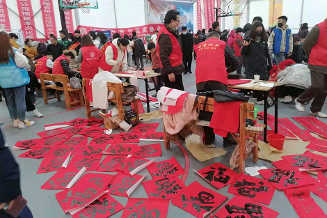 山東聊城市直書畫家協會開展「冬至送溫暖,社區有關愛」活動