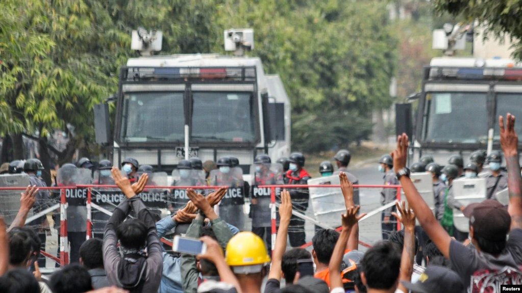 媒體證實:緬甸警方向示威者發射實彈,兩人死亡