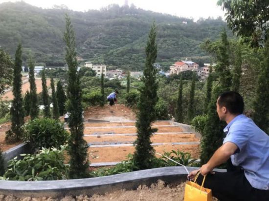 焦点:国家森林公园惊现两处新坟墓,幕后黑手暴露