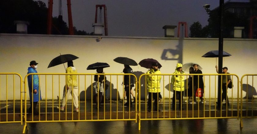 萬聖節前夕上海氣氛緊張:當局禁「角色扮演」加強維穩,鬧市仍見「奇裝異服」