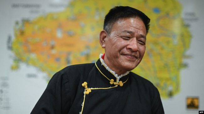 對於西藏流亡領袖來說，走自治的中間道路仍然是核心重點