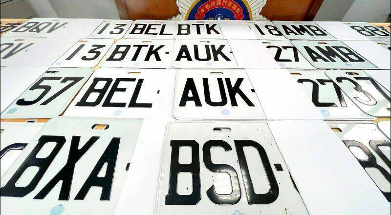 交通违规被吊扣车牌竟上网租用伪造车牌 驾驶被判刑
