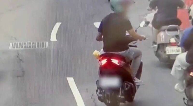 疑遭擋路脫口「靠夭」引發騎士追逐 中和警審核是否違規