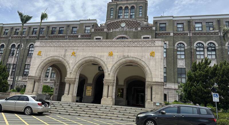 金门监所管理员竟帮羁押犯传话串证 惩戒法院判休职一年