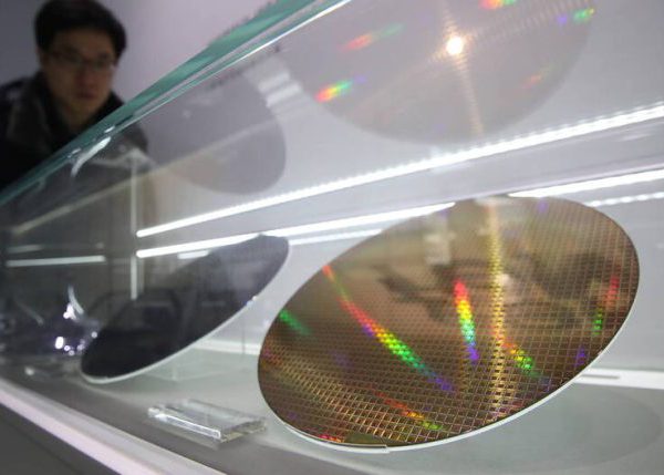 中国芯片曝光 技术遥遥落后 障碍重重