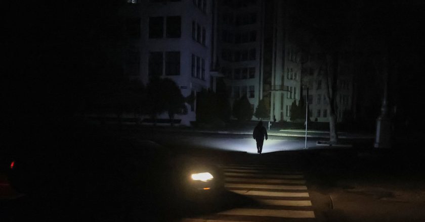 俄軍空襲烏能源設施 烏克蘭副總理:仍約10萬人斷水斷電