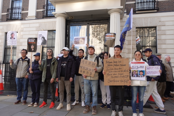 英集會聲援李卓人鄒幸彤 男子搗亂被警帶走